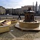 Jesienne słońce zmienia sposób patrzenia na otaczającą rzeczywistość... Tu Plac Wolności w Łodzi - lśni i ... urzeka.