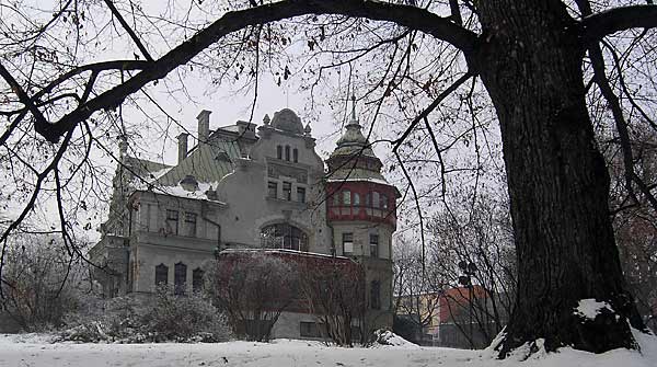 Foto: Willa Reinholda Richtera przy ul. Ks. Skorupki 6. Obecnie siedziba rektoratu Politechniki ��dzkiej.
